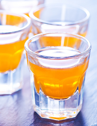酒精飲料的多樣探索 伏特加與玻璃汁的獨(dú)特魅力